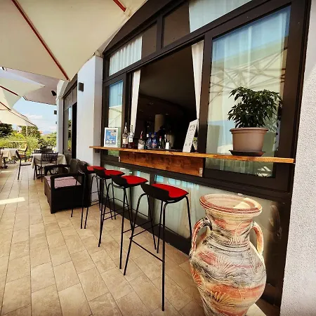 Renata Otel 2*